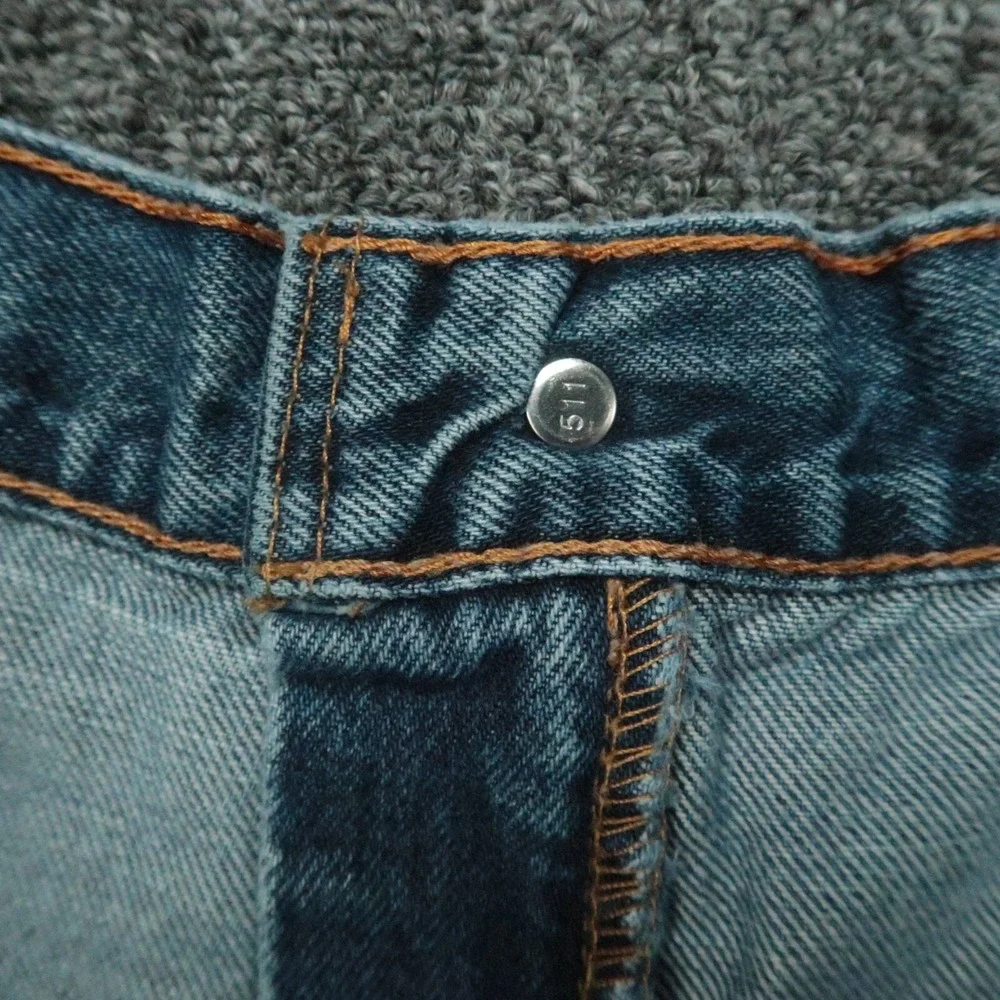 VINTAGE Levis Jeans Mens 34x34 Blue 560 Loose Fit Tapered Leg USA Y2K